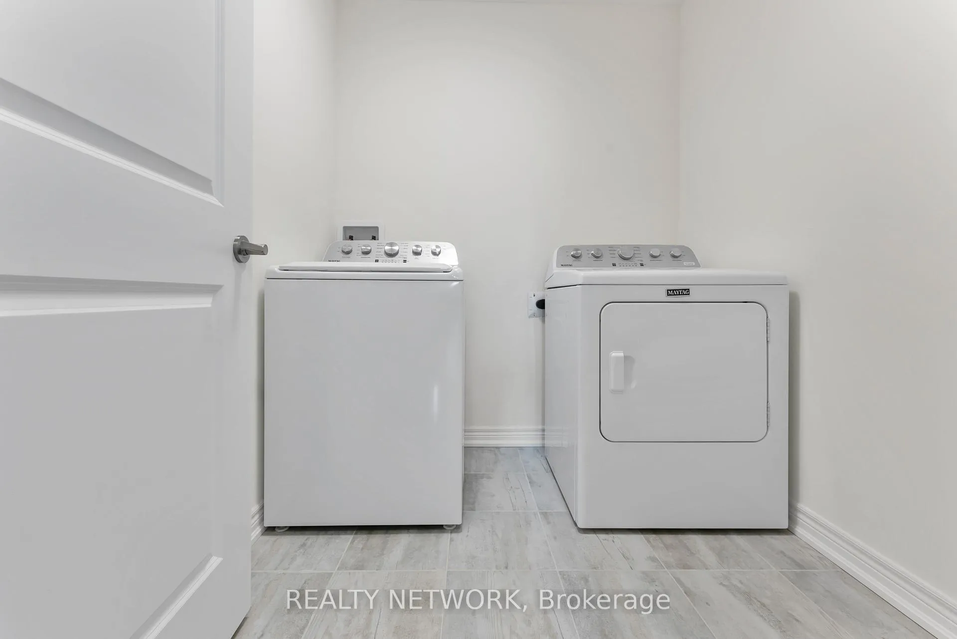 Photo 32 of 107 Starfire Crescent, Hamilton, Fruitland — HOMEH