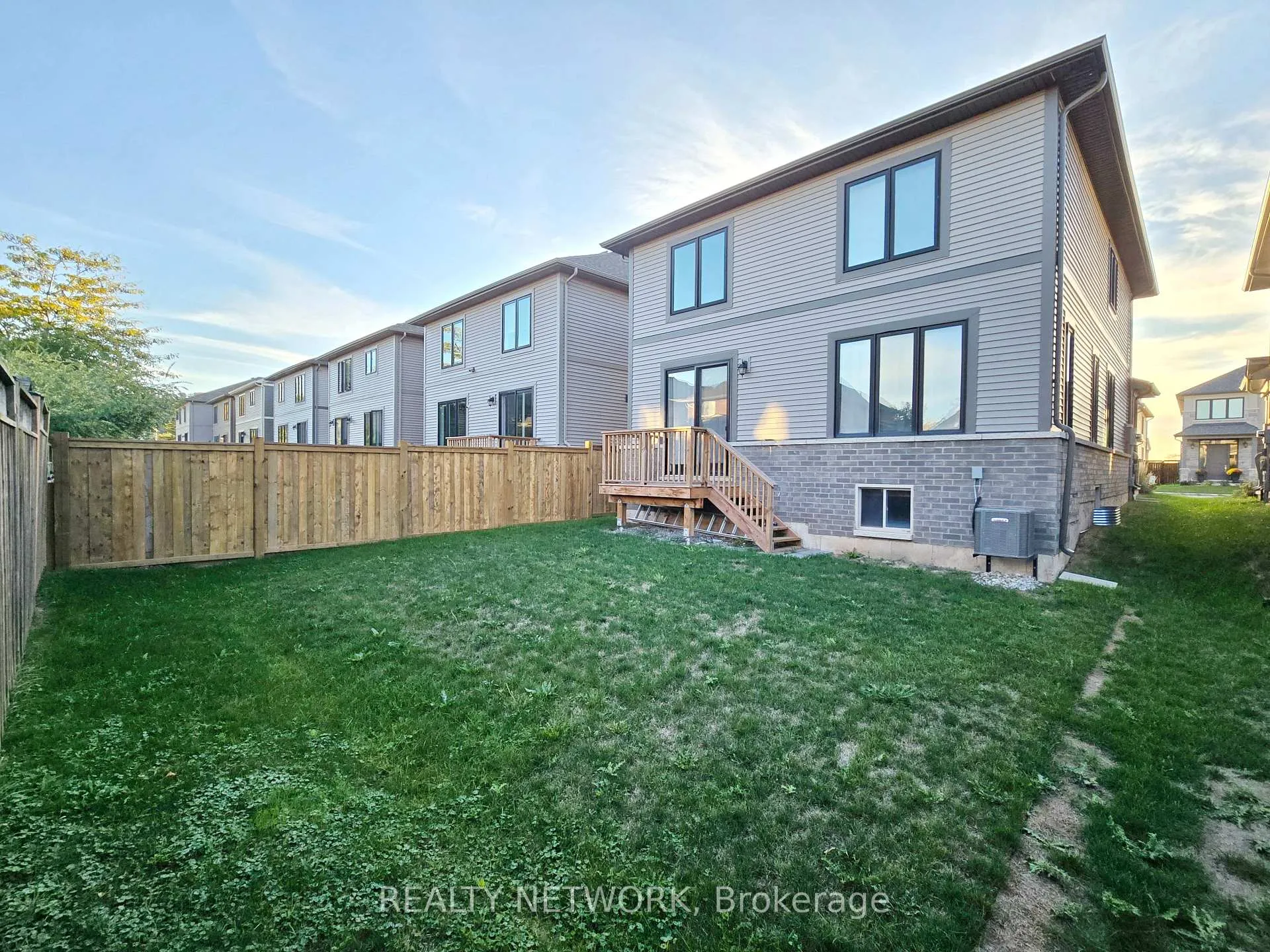 Photo 35 of 107 Starfire Crescent, Hamilton, Fruitland — HOMEH