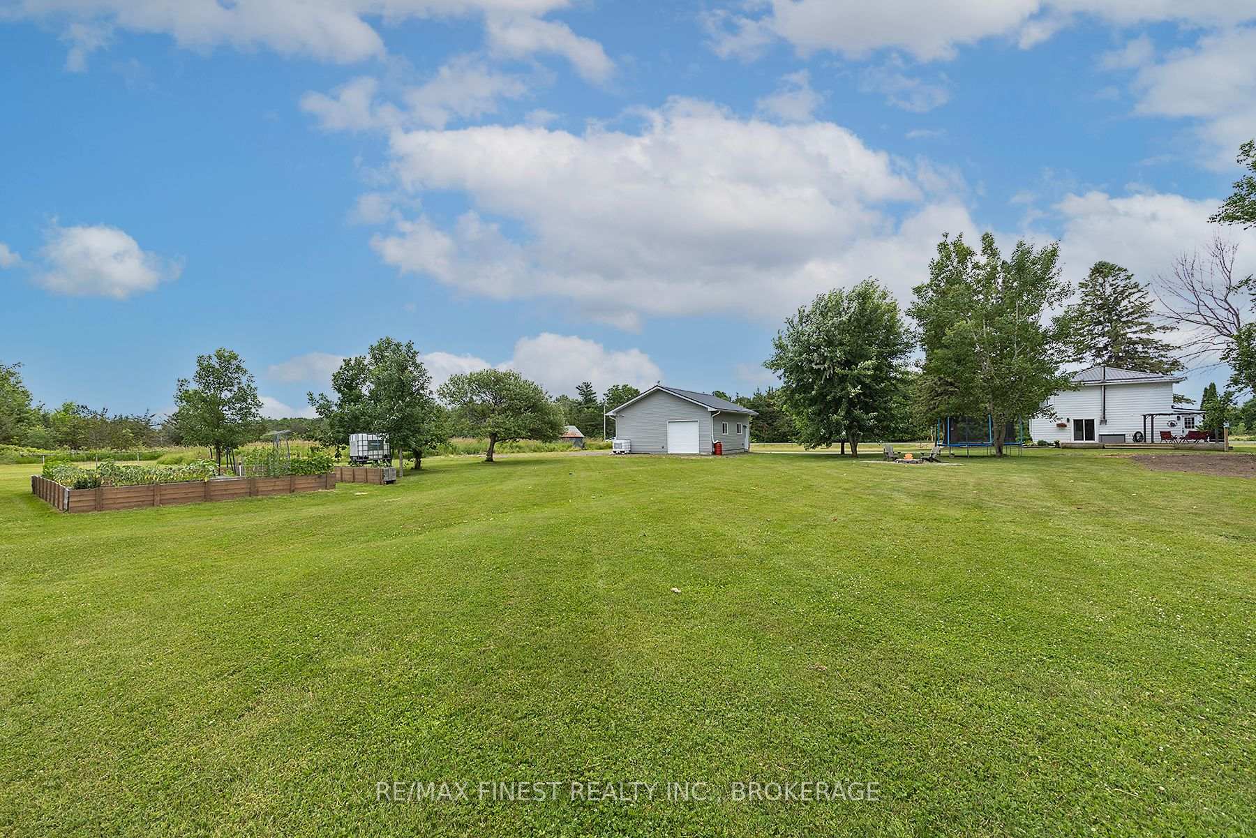 Photo 44 of 2001 Sharpe Road, Loyalist, Lennox and Addington - South — HOMEH