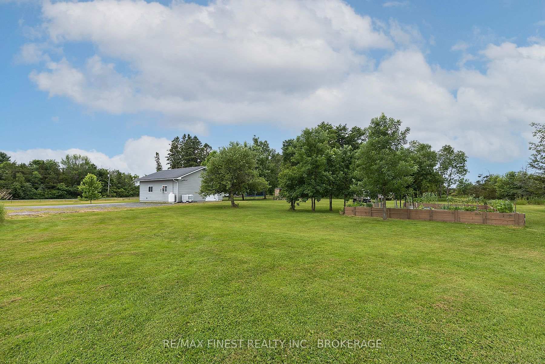 Photo 45 of 2001 Sharpe Road, Loyalist, Lennox and Addington - South — HOMEH