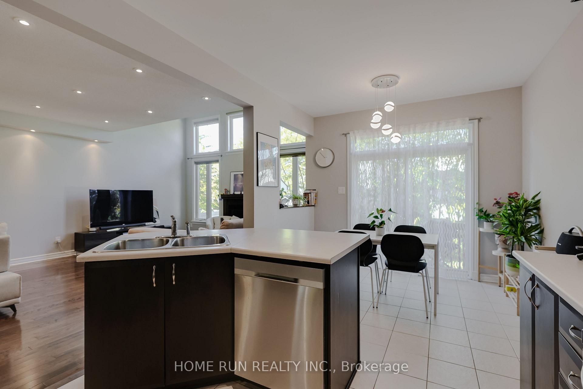 Photo 9 of 190 Keyrock Drive, Ottawa, Kanata - Kanata Lakes/Heritage Hills — HOMEH