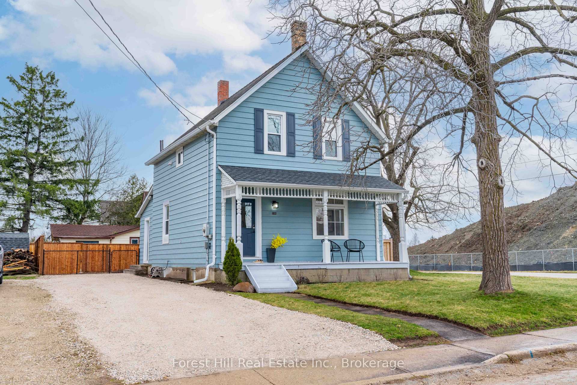Front of 184 Boucher Street E