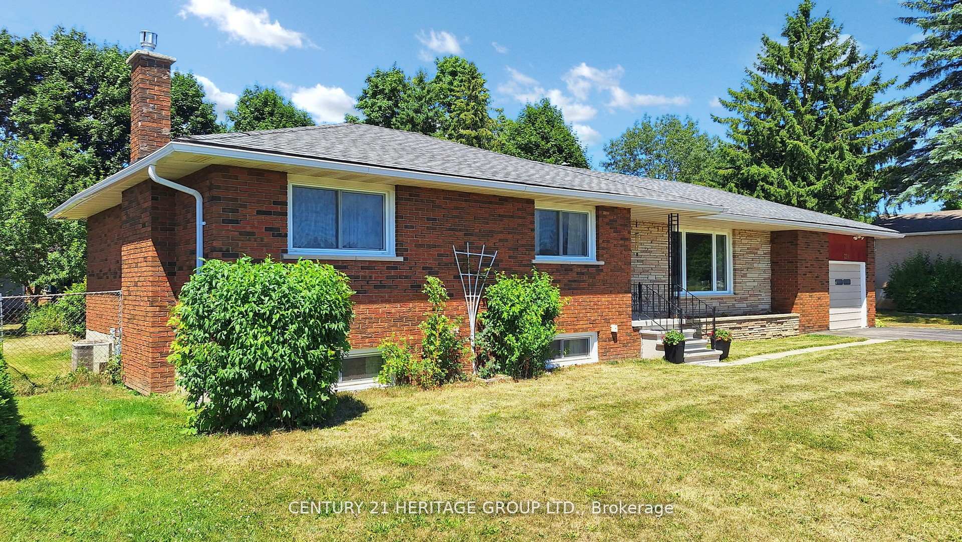 Photo 1 of 224 Glenn Avenue, Innisfil, Stroud — HOMEH