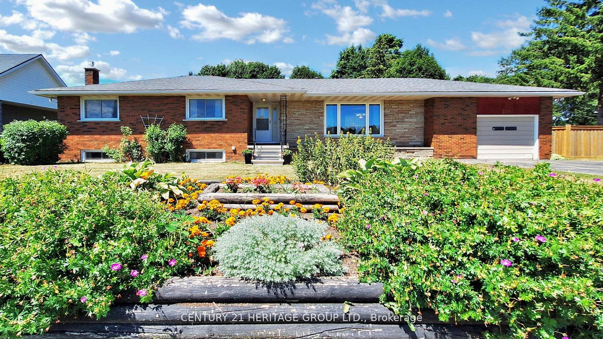 Photo 2 of 224 Glenn Avenue, Innisfil, Stroud — HOMEH
