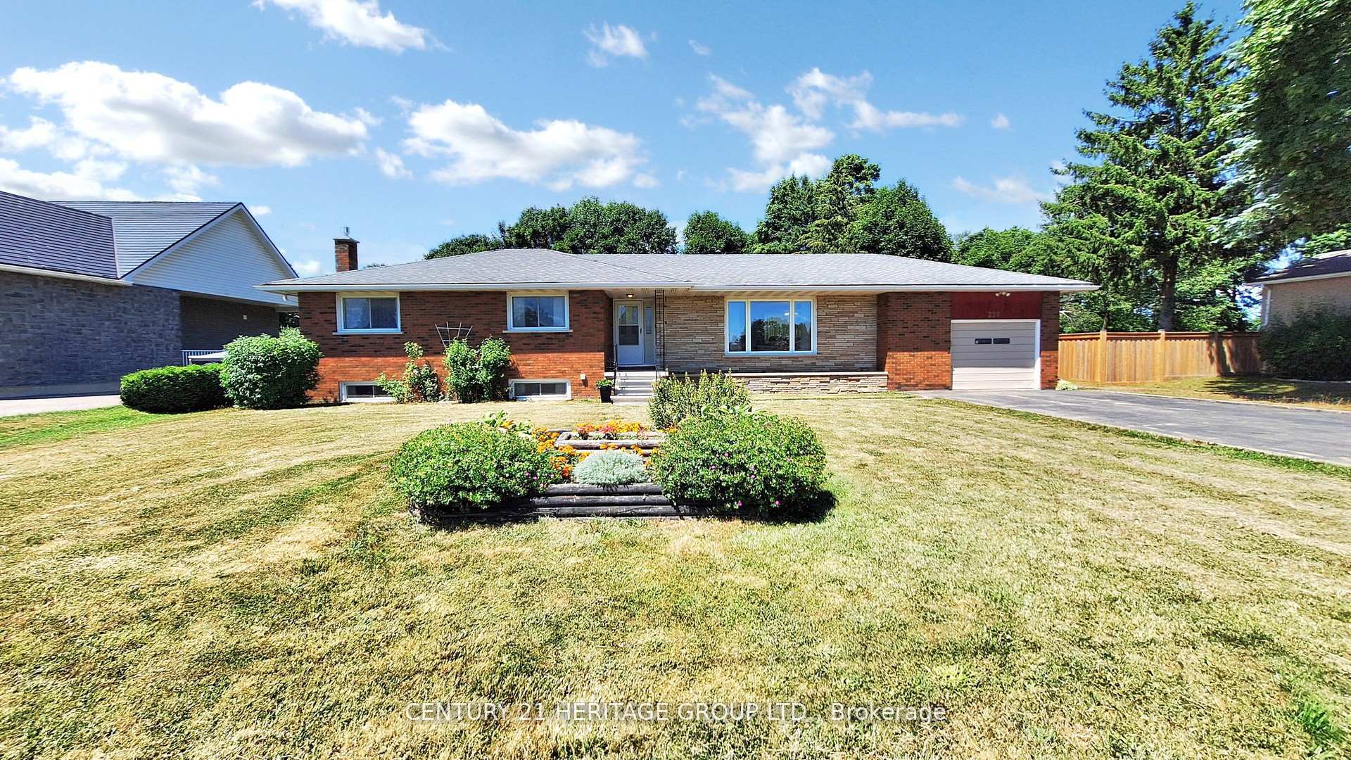Photo 4 of 224 Glenn Avenue, Innisfil, Stroud — HOMEH