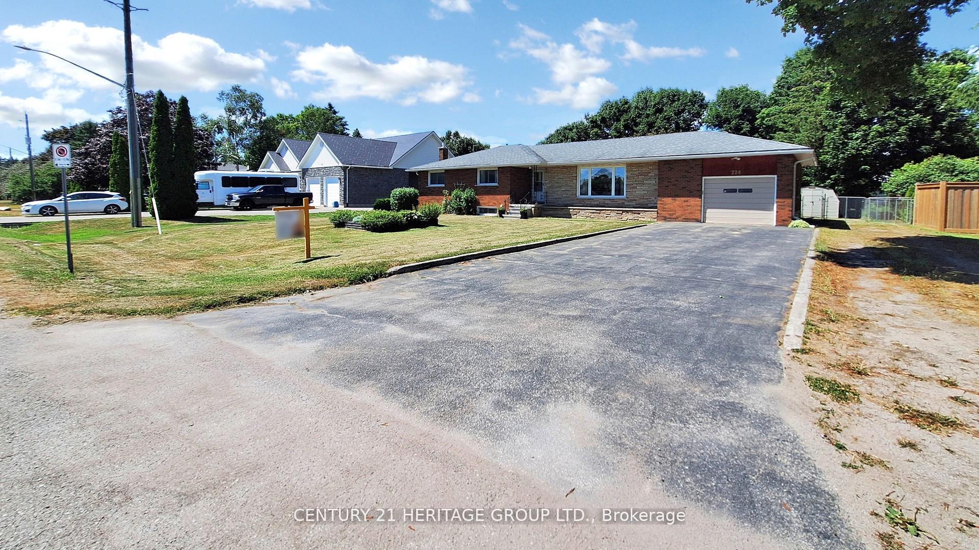 Photo 6 of 224 Glenn Avenue, Innisfil, Stroud — HOMEH