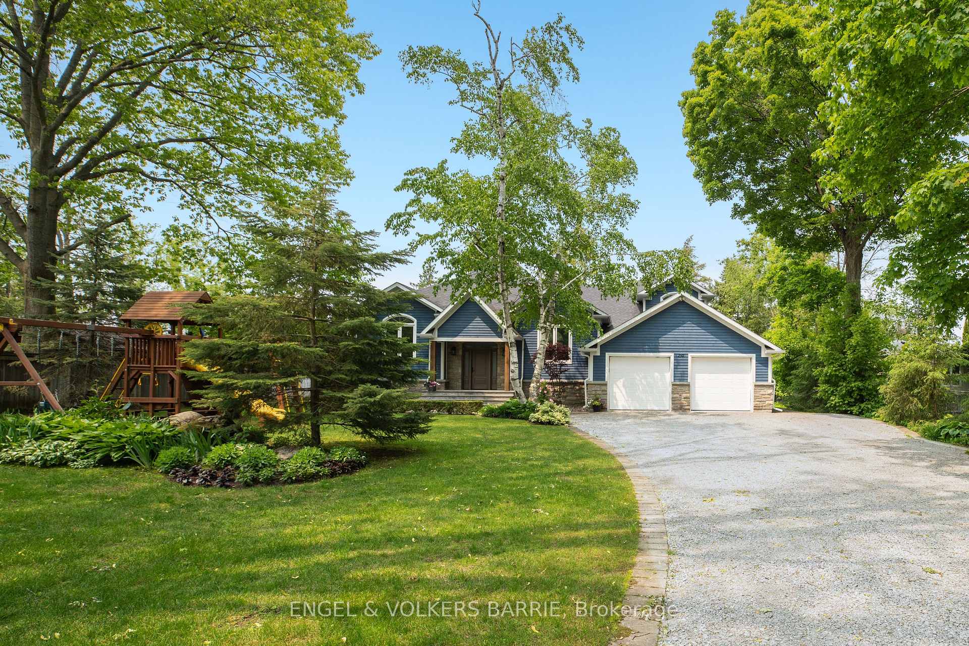 Photo 2 of 292 Trillium Place, Innisfil, Rural Innisfil — HOMEH