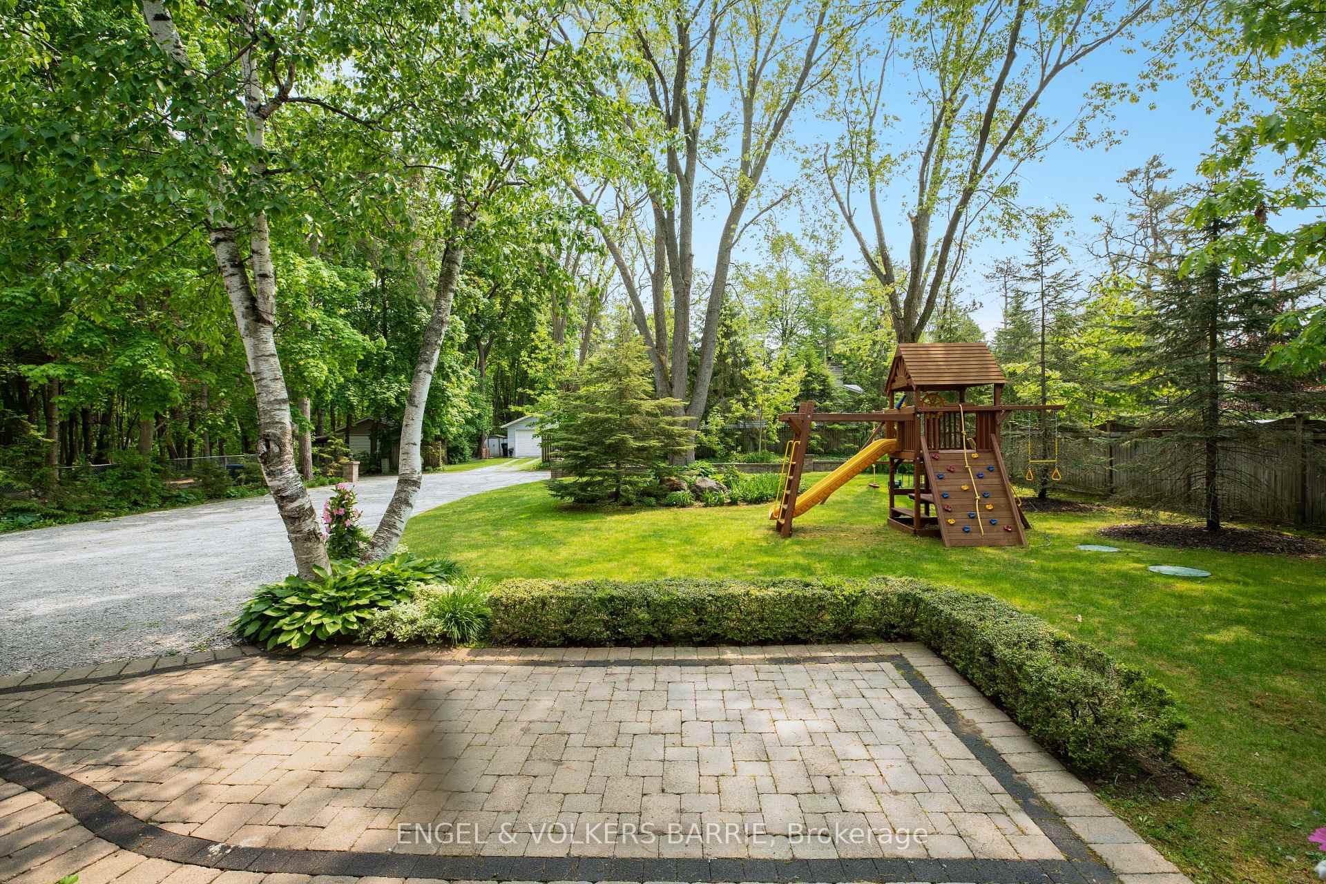 Photo 7 of 292 Trillium Place, Innisfil, Rural Innisfil — HOMEH