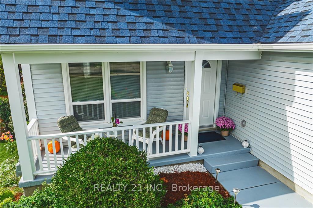 Photo 3 of 27 Westchester Drive, Kitchener — HOMEH