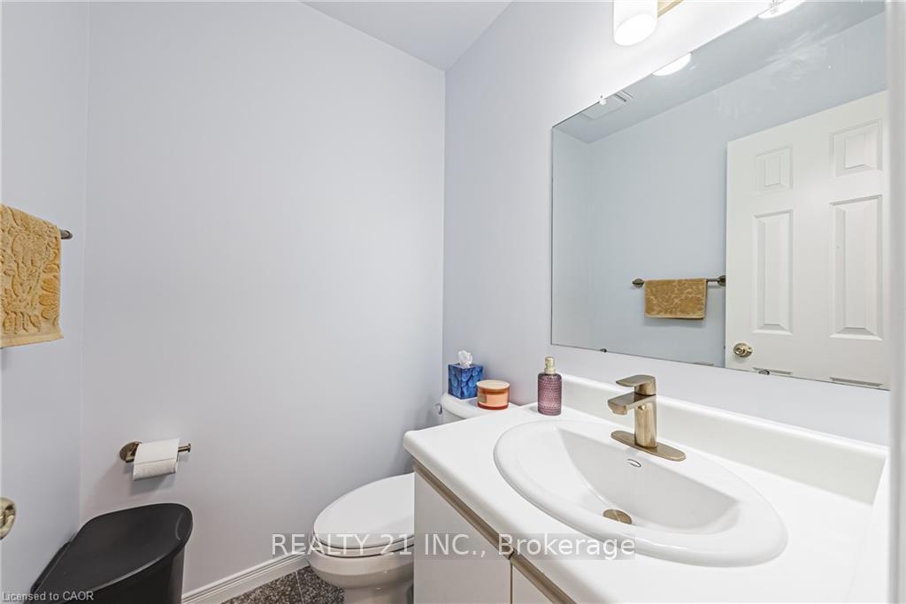 Photo 10 of 27 Westchester Drive, Kitchener — HOMEH