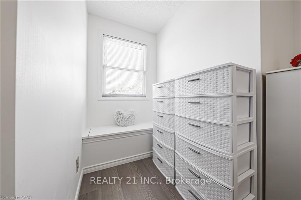 Photo 14 of 27 Westchester Drive, Kitchener — HOMEH