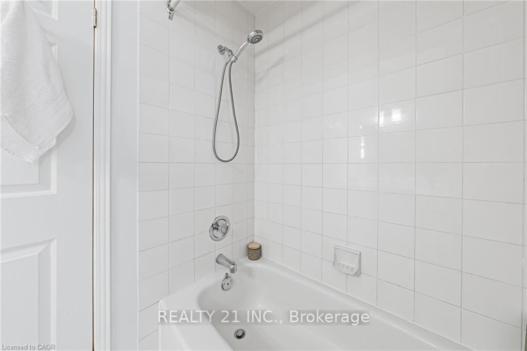 Photo 16 of 27 Westchester Drive, Kitchener — HOMEH