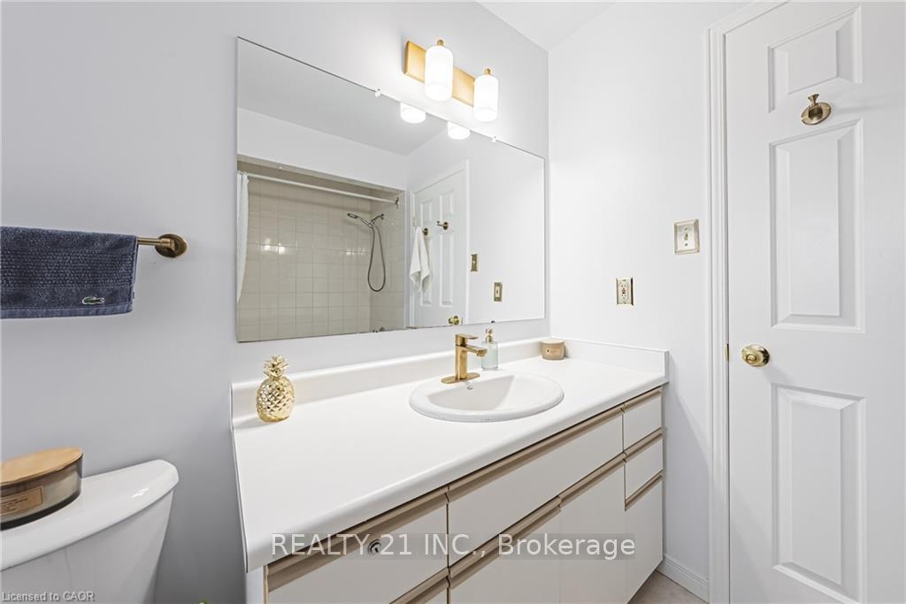 Photo 17 of 27 Westchester Drive, Kitchener — HOMEH