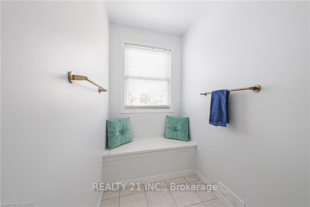 Photo 19 of 27 Westchester Drive, Kitchener — HOMEH