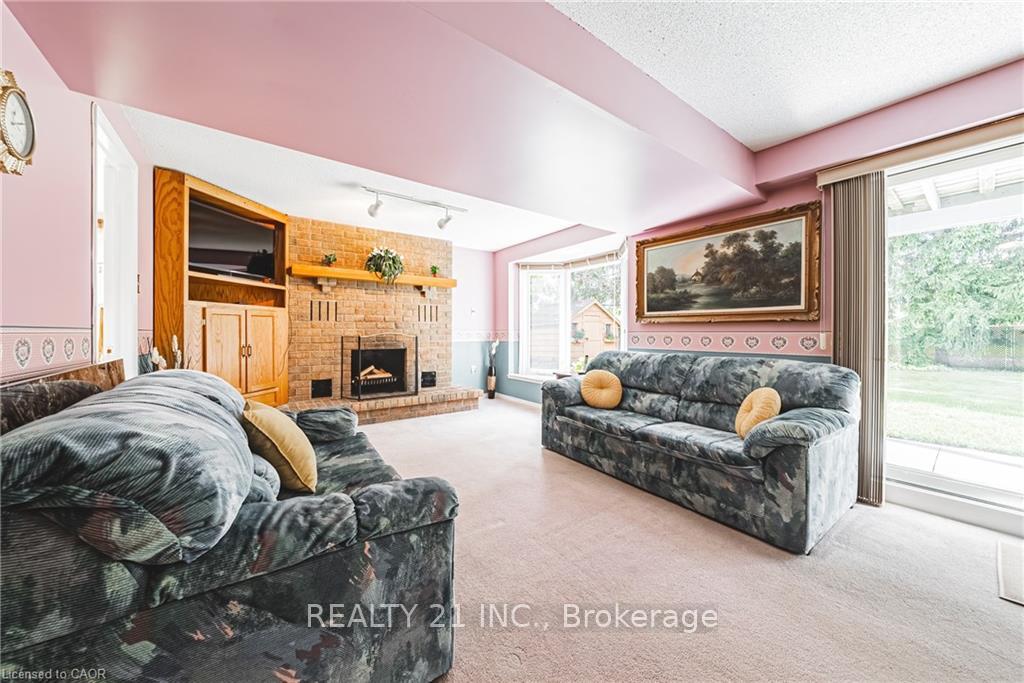 Photo 20 of 27 Westchester Drive, Kitchener — HOMEH