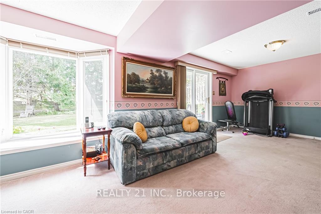 Photo 21 of 27 Westchester Drive, Kitchener — HOMEH