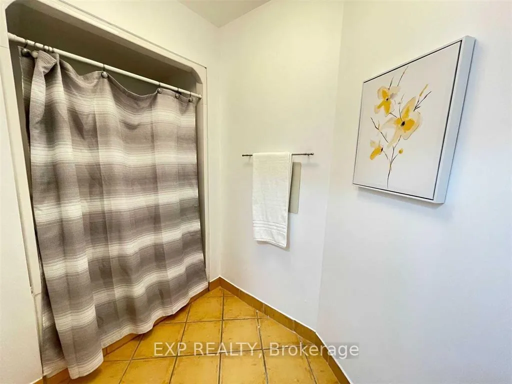 Photo 12 of Unit Upper, 229 Locke Street S, Hamilton, Kirkendall — HOMEH