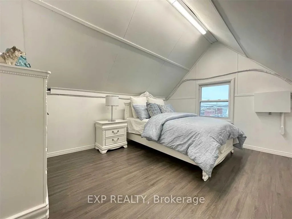 Photo 19 of Unit Upper, 229 Locke Street S, Hamilton, Kirkendall — HOMEH