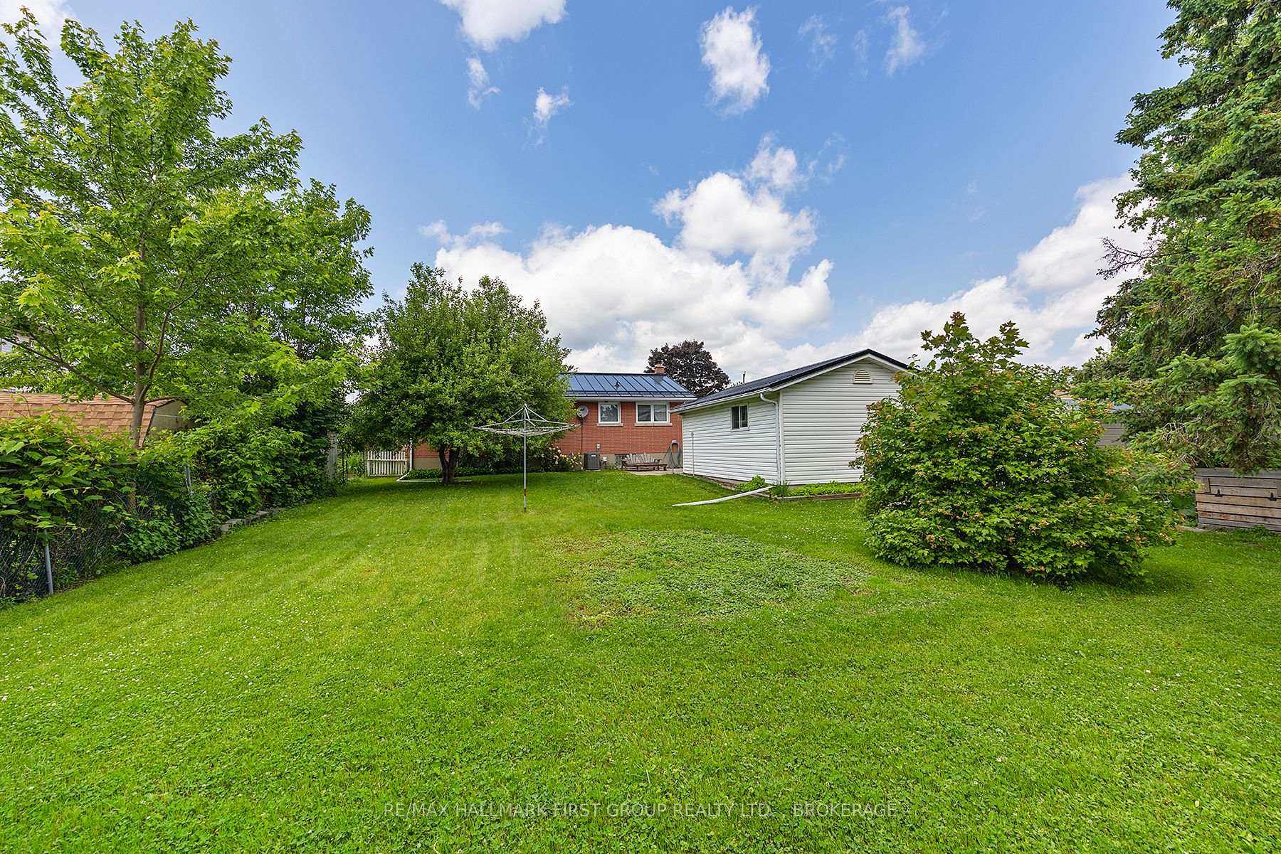 Photo 3 of 67 Amherst Drive, Loyalist, Amherstview — HOMEH