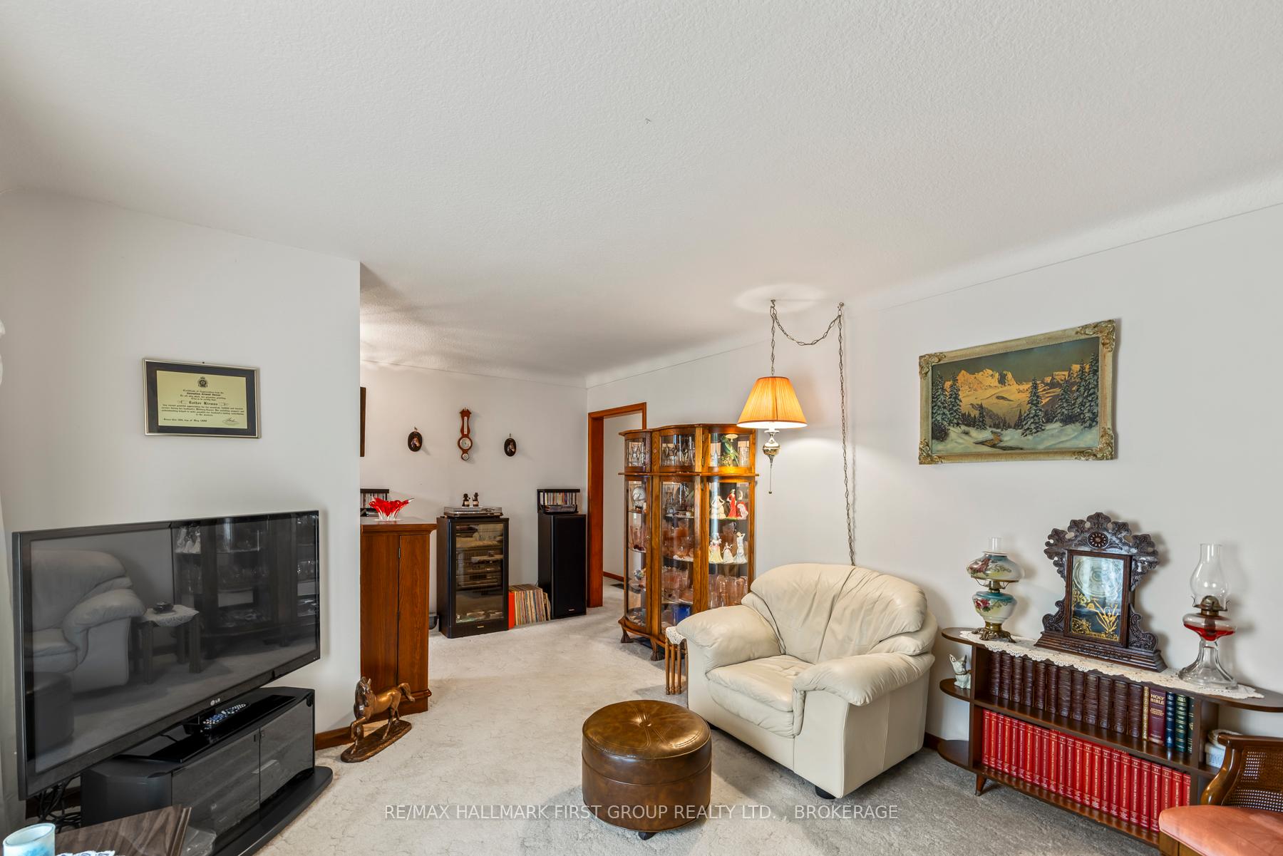 Photo 8 of 67 Amherst Drive, Loyalist, Amherstview — HOMEH