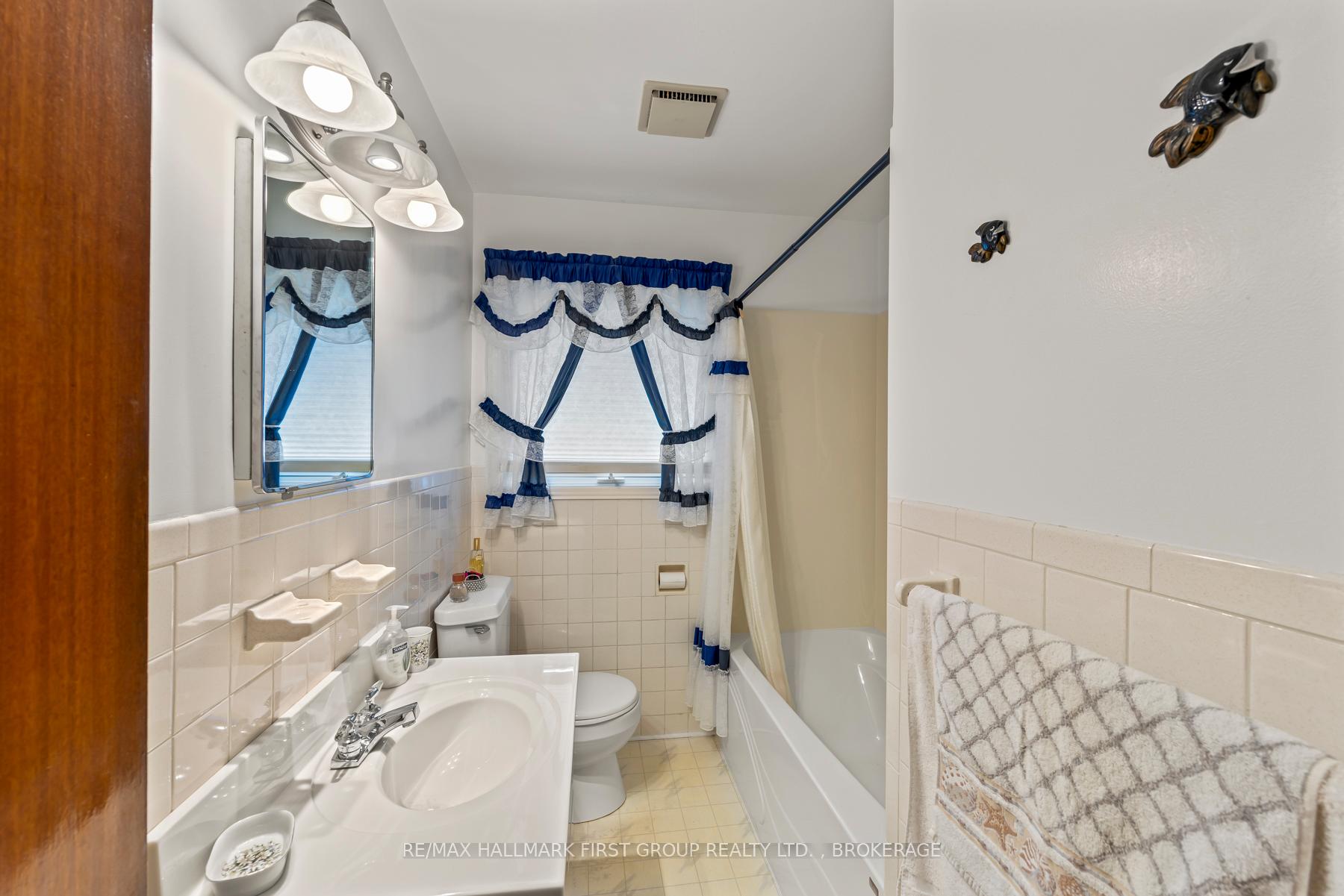 Photo 16 of 67 Amherst Drive, Loyalist, Amherstview — HOMEH