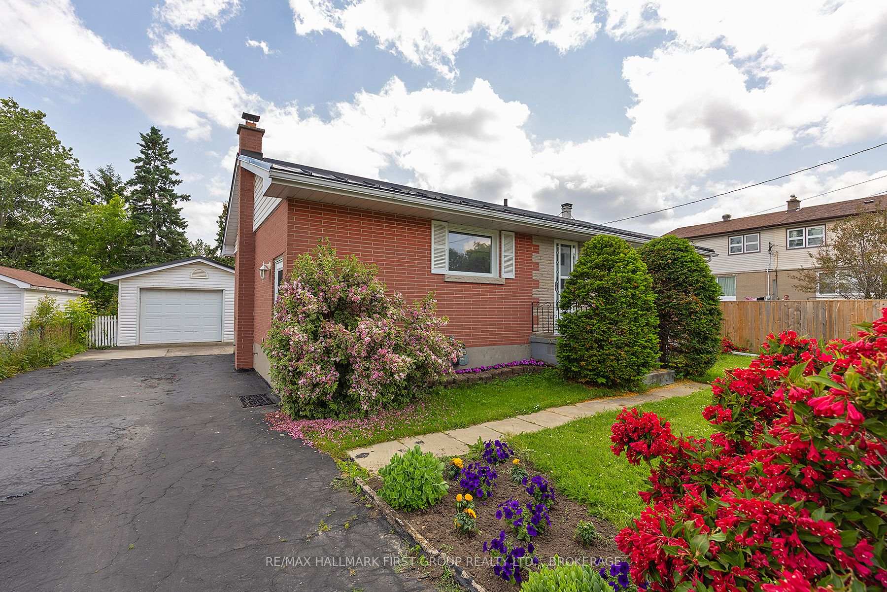 Photo 24 of 67 Amherst Drive, Loyalist, Amherstview — HOMEH