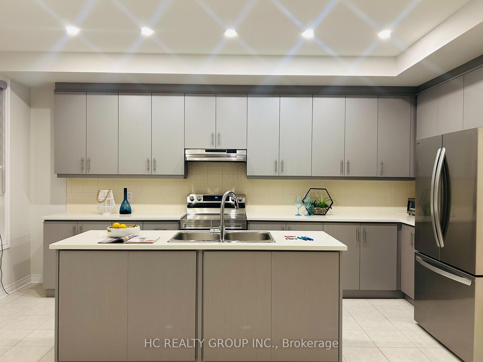 Photo 3 of 112 Robert Eaton Avenue, Markham, Middlefield — HOMEH
