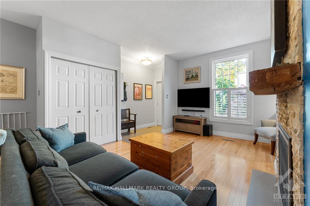Photo 4 of 250 Stewart Street, Ottawa, Sandy Hill — HOMEH