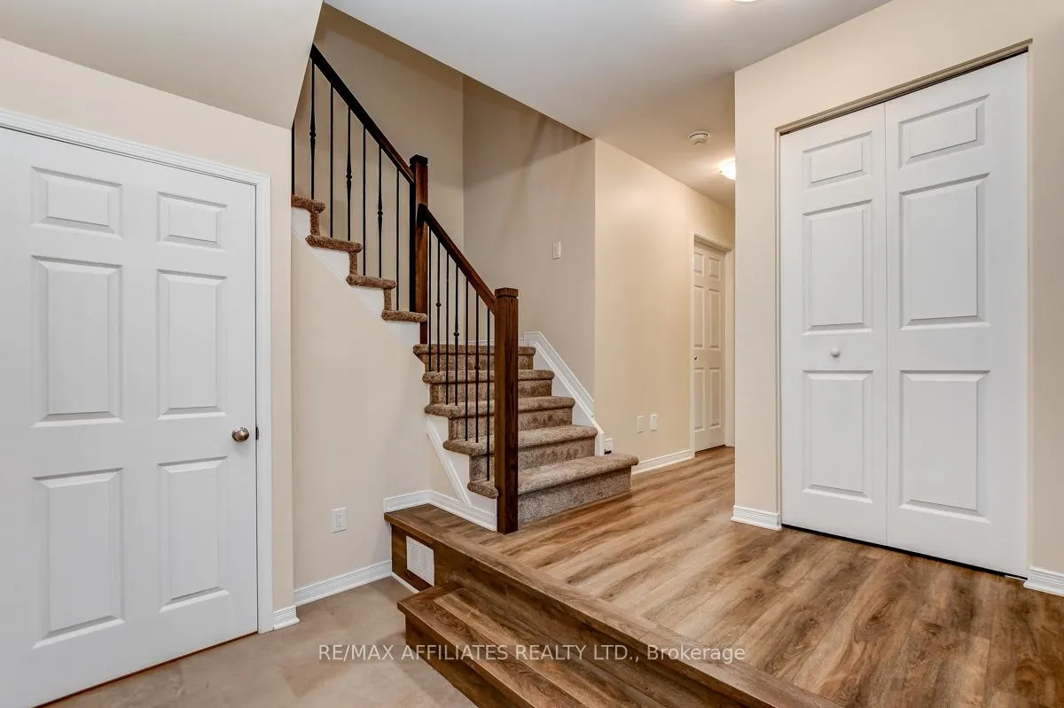 Photo 5 of 39 Inwood Drive, Ottawa, Kanata - Bridlewood — HOMEH