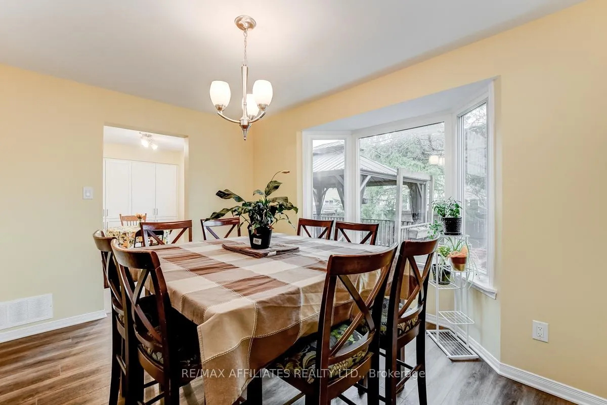 Photo 10 of 39 Inwood Drive, Ottawa, Kanata - Bridlewood — HOMEH