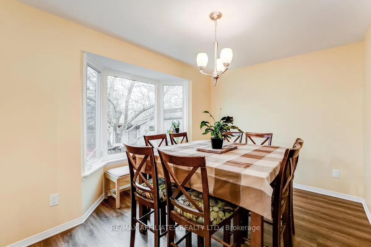 Photo 12 of 39 Inwood Drive, Ottawa, Kanata - Bridlewood — HOMEH