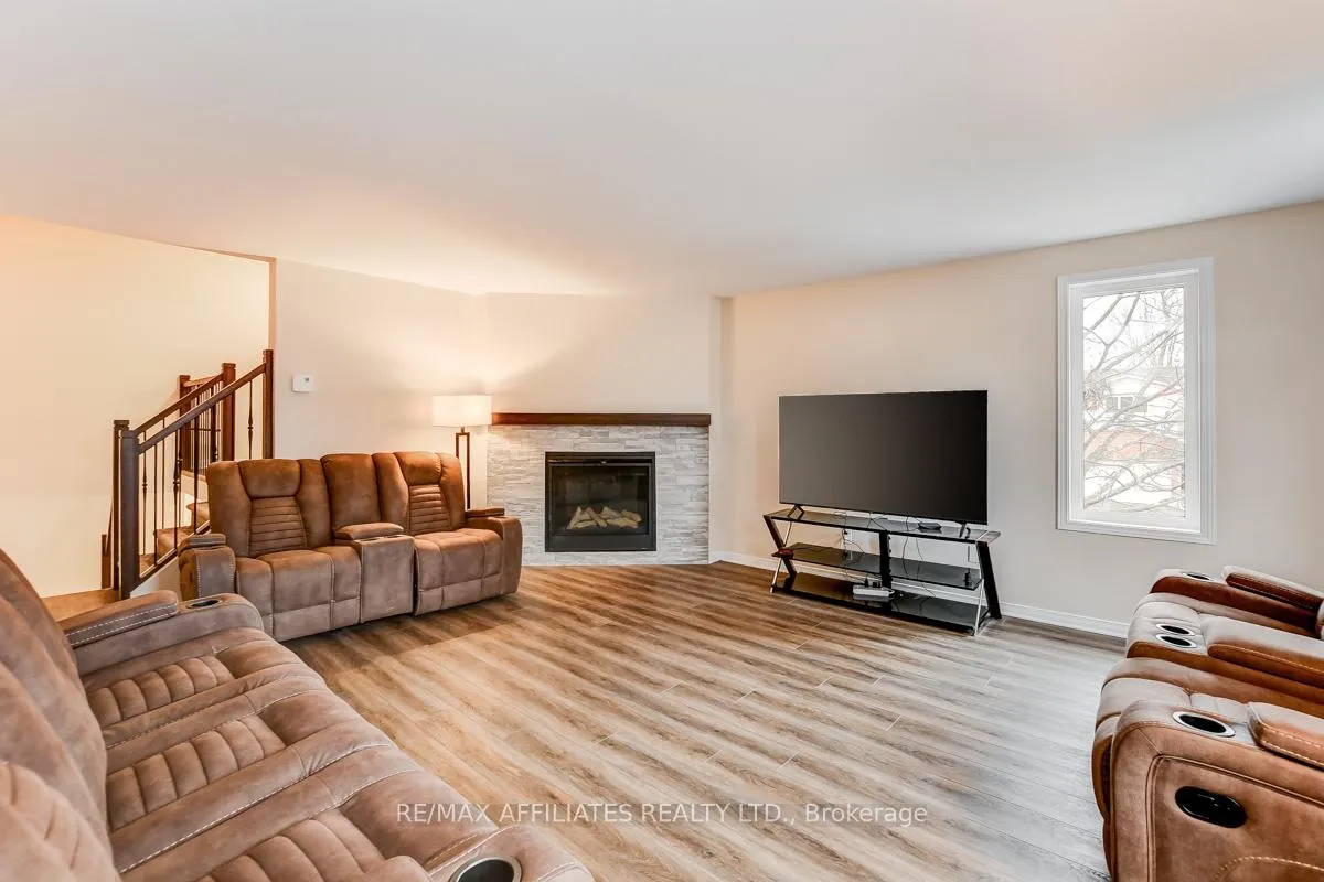 Photo 23 of 39 Inwood Drive, Ottawa, Kanata - Bridlewood — HOMEH