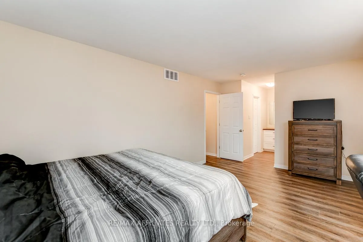 Photo 26 of 39 Inwood Drive, Ottawa, Kanata - Bridlewood — HOMEH