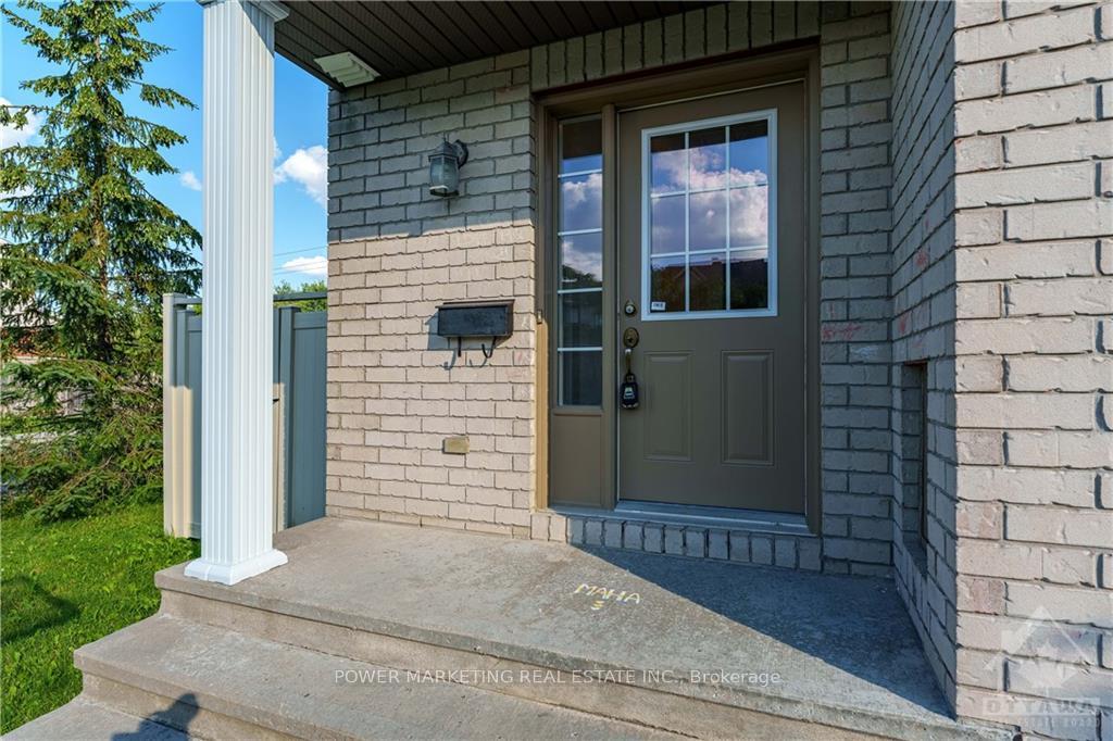Photo 3 of 298 Macoun Circle, Ottawa, Hunt Club Park/Greenboro — HOMEH