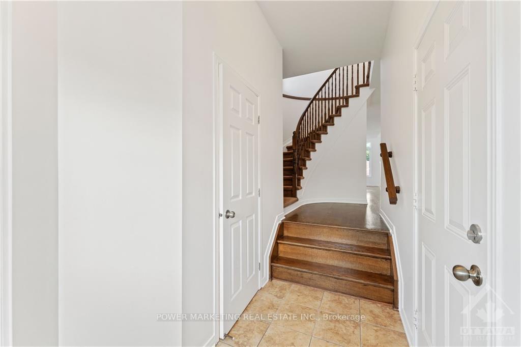 Photo 4 of 298 Macoun Circle, Ottawa, Hunt Club Park/Greenboro — HOMEH