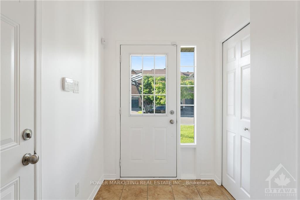 Photo 5 of 298 Macoun Circle, Ottawa, Hunt Club Park/Greenboro — HOMEH