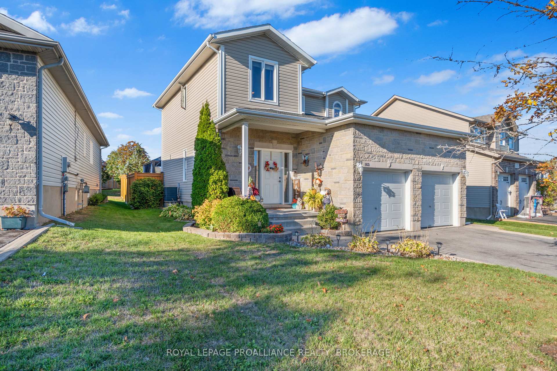 Photo 2 of 163 Kildare Avenue, Loyalist, Amherstview — HOMEH