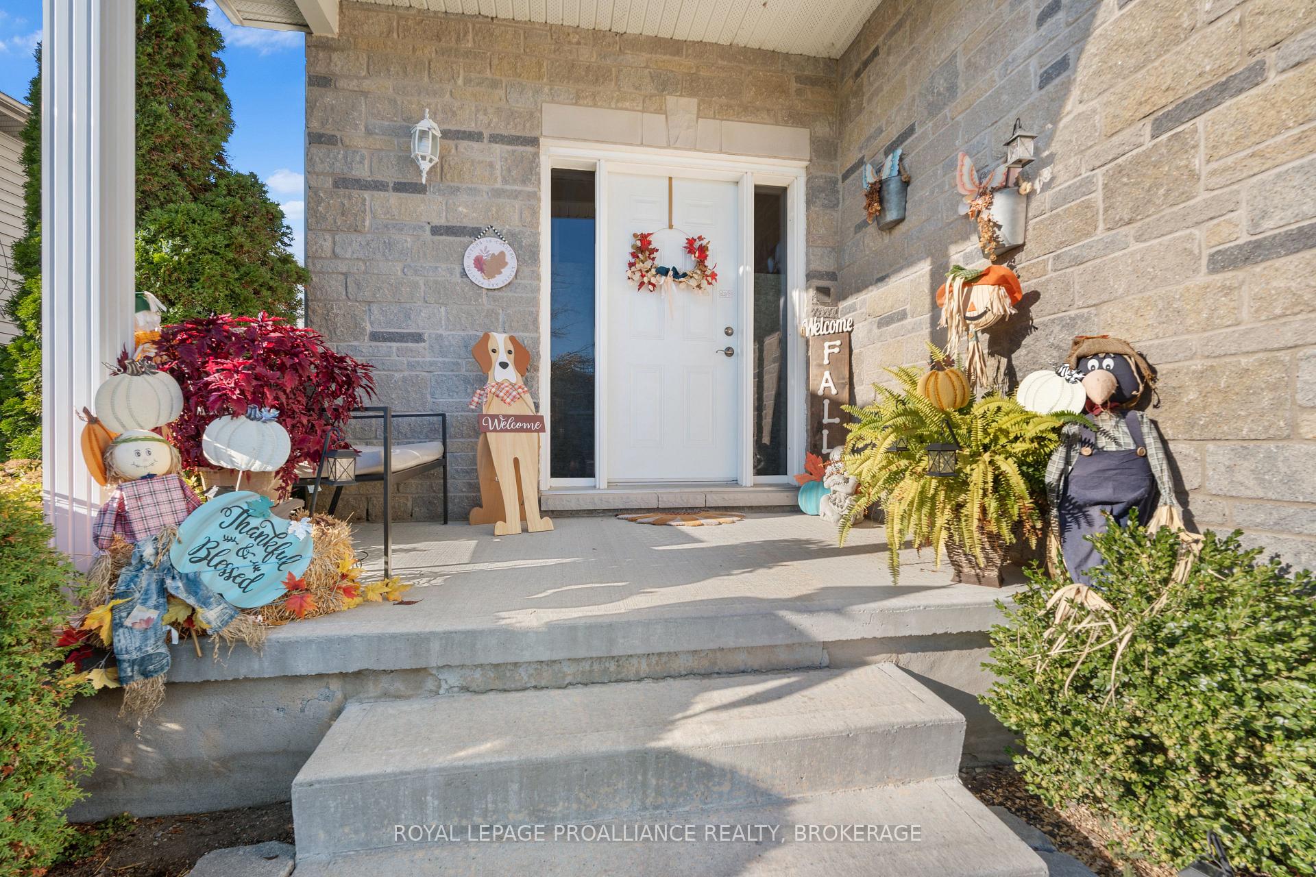 Photo 3 of 163 Kildare Avenue, Loyalist, Amherstview — HOMEH