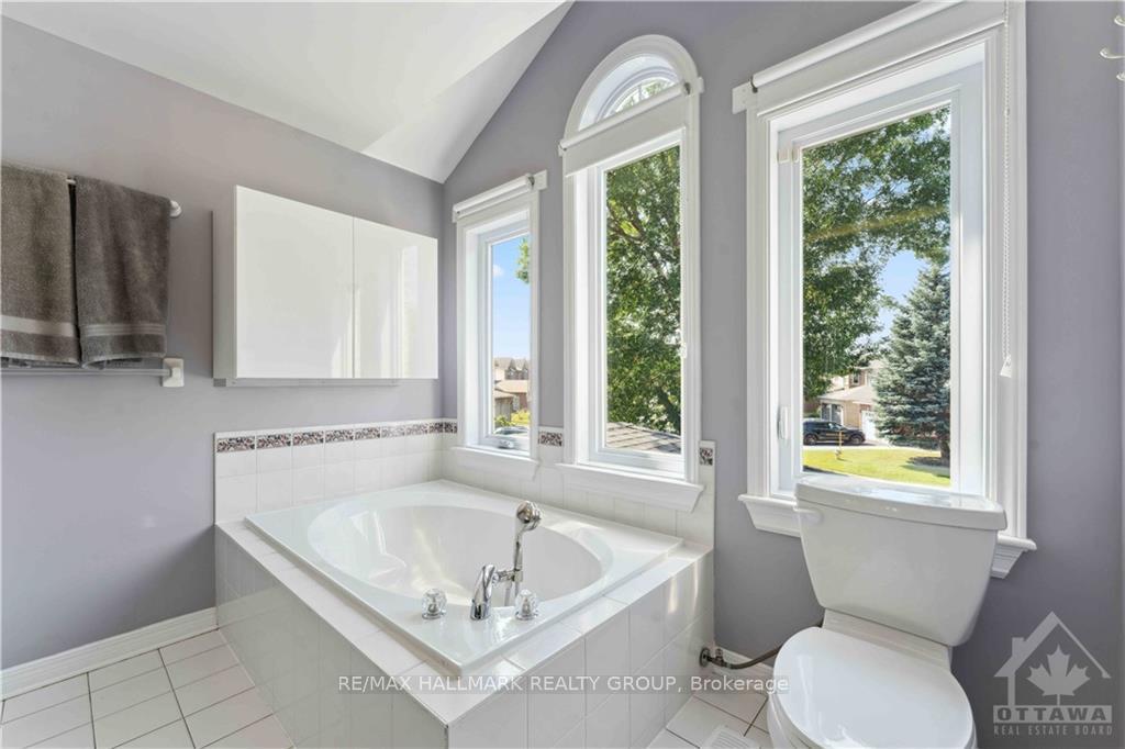 Photo 13 of 20 Forestglade Crescent, Ottawa, Hunt Club Park — HOMEH