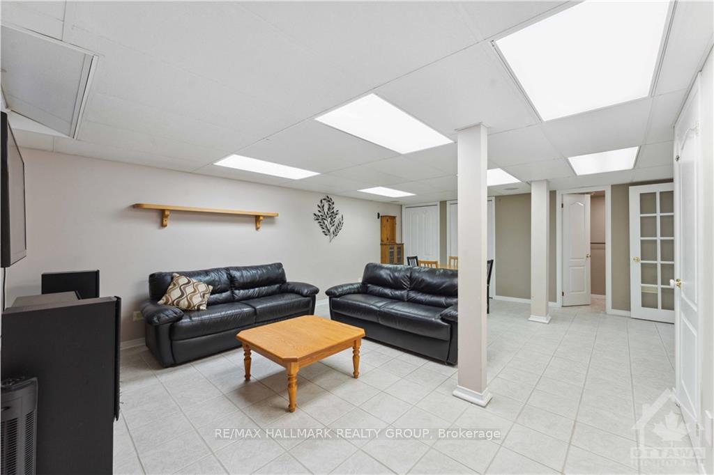 Photo 18 of 20 Forestglade Crescent, Ottawa, Hunt Club Park — HOMEH