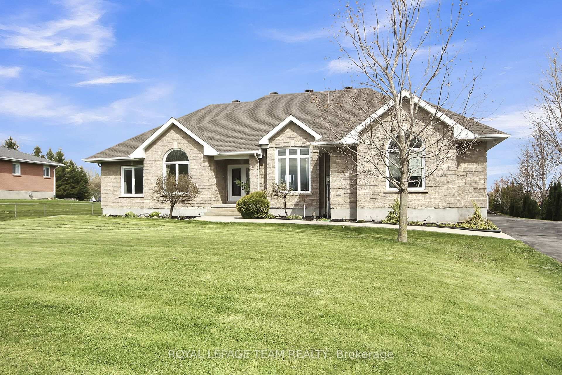 Photo 1 of 2127 Trailwood Drive, Ottawa, North Gower — HOMEH
