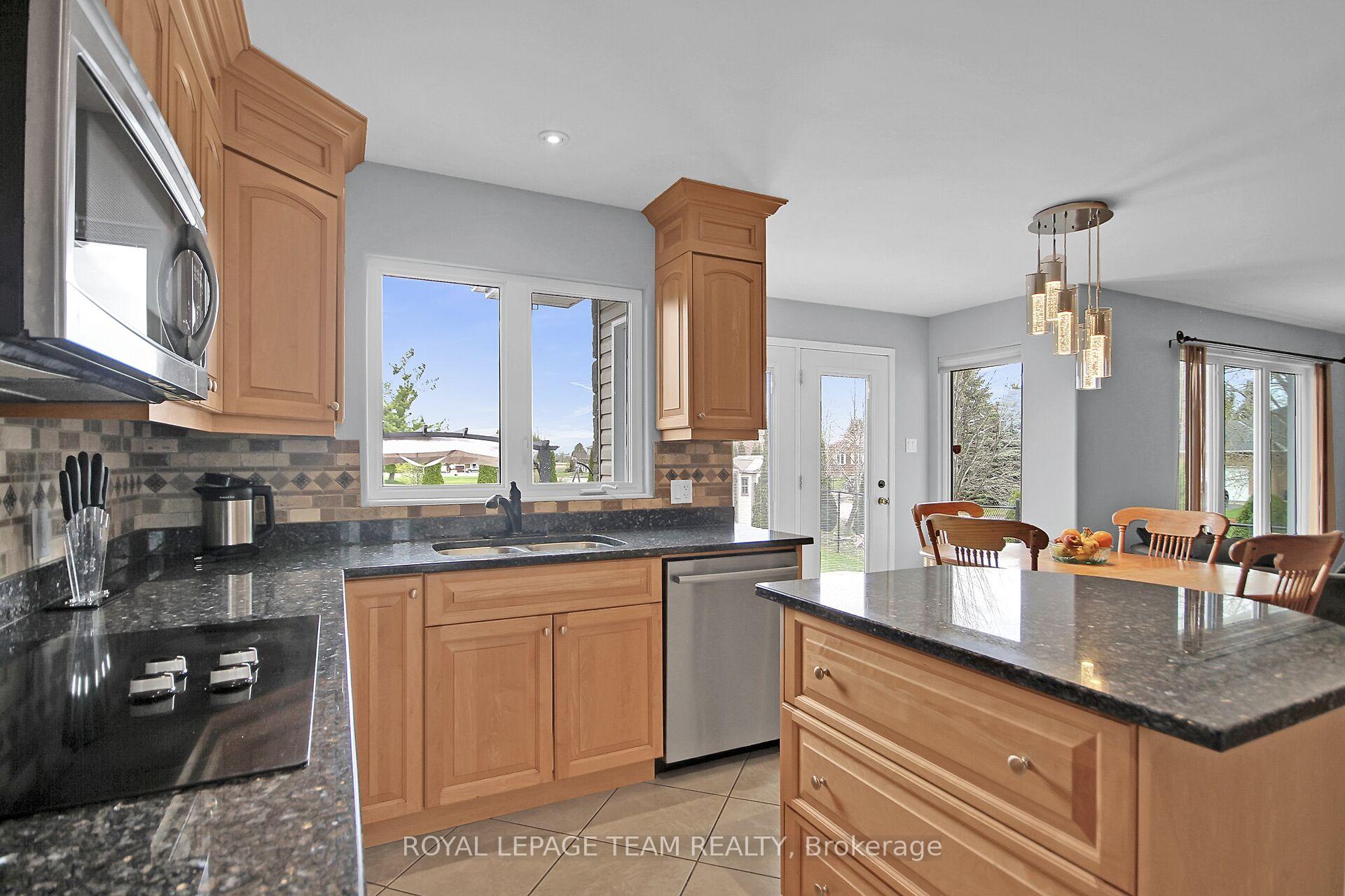 Photo 11 of 2127 Trailwood Drive, Ottawa, North Gower — HOMEH