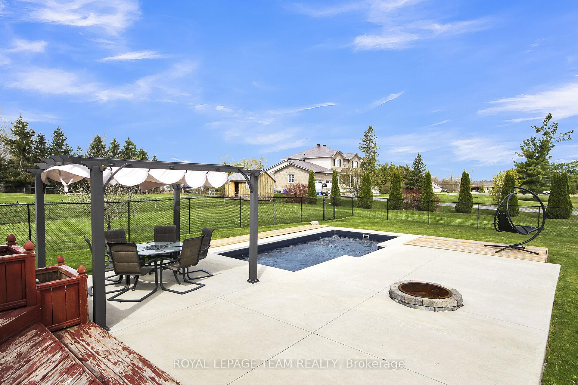 Photo 32 of 2127 Trailwood Drive, Ottawa, North Gower — HOMEH