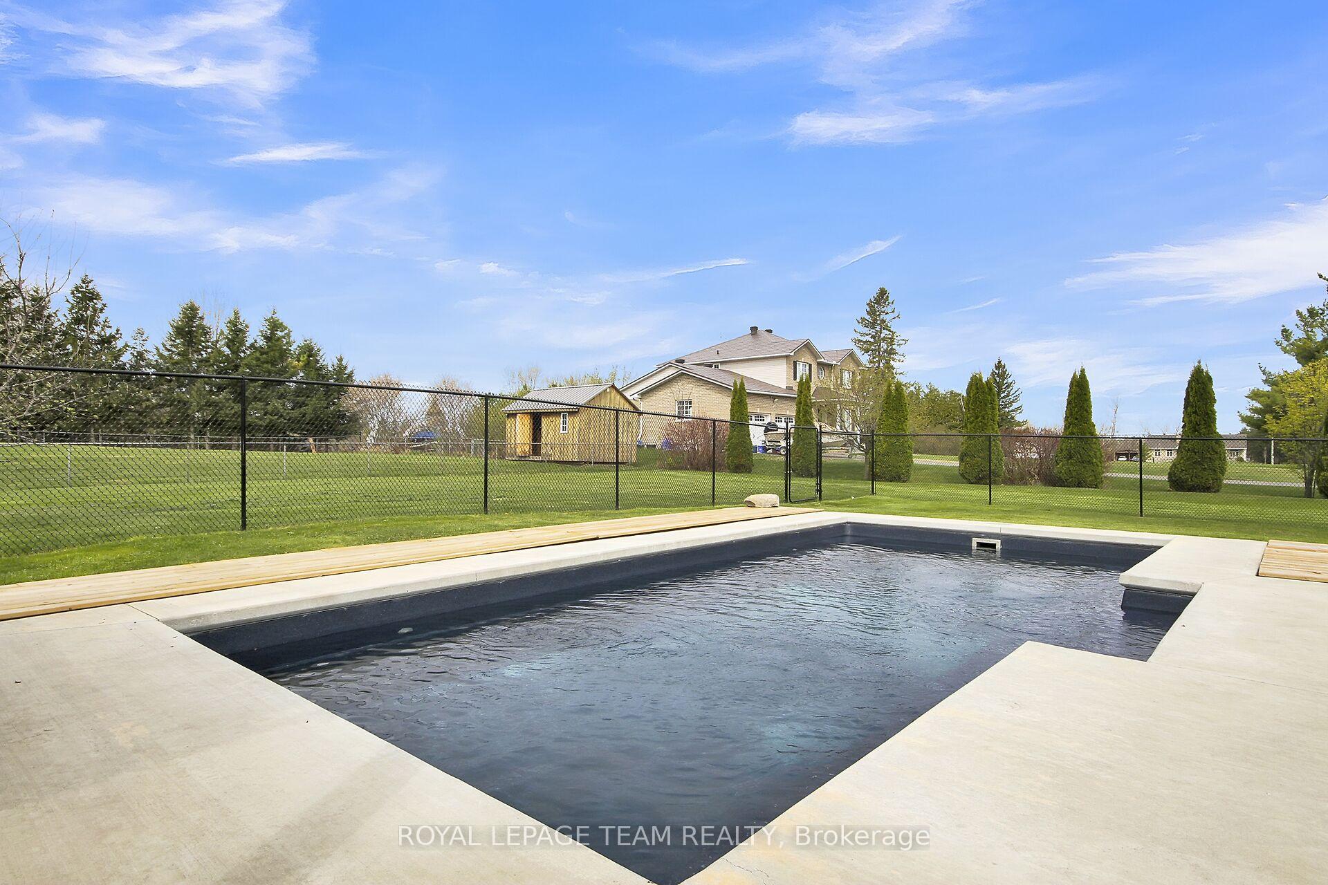 Photo 33 of 2127 Trailwood Drive, Ottawa, North Gower — HOMEH
