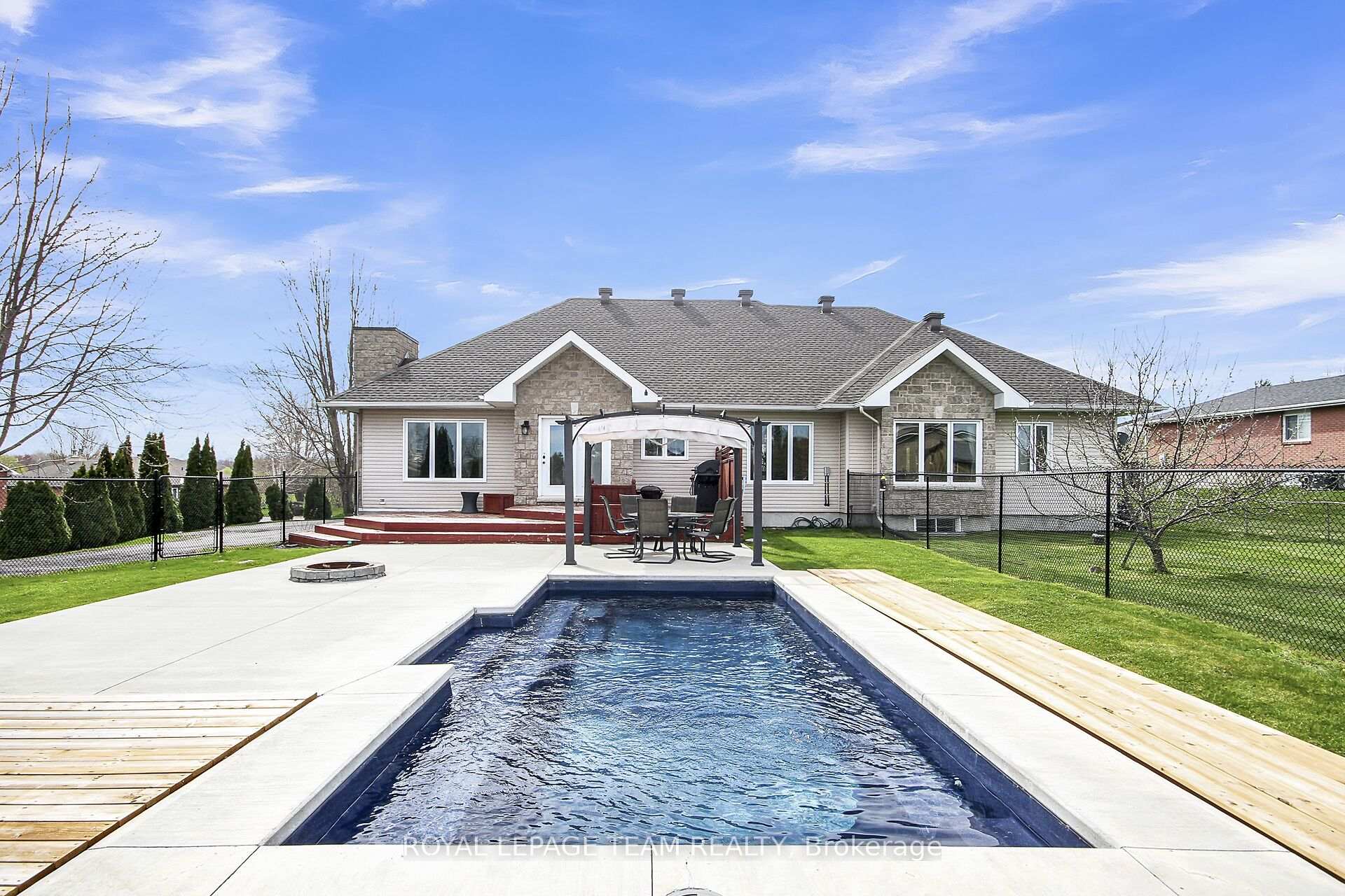 Photo 34 of 2127 Trailwood Drive, Ottawa, North Gower — HOMEH