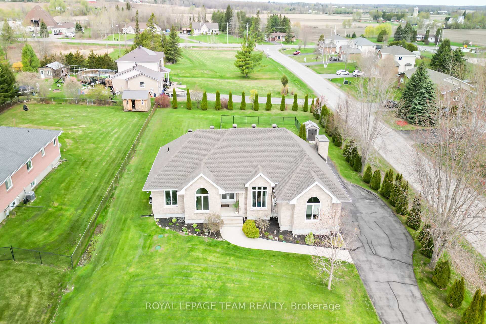 Photo 37 of 2127 Trailwood Drive, Ottawa, North Gower — HOMEH