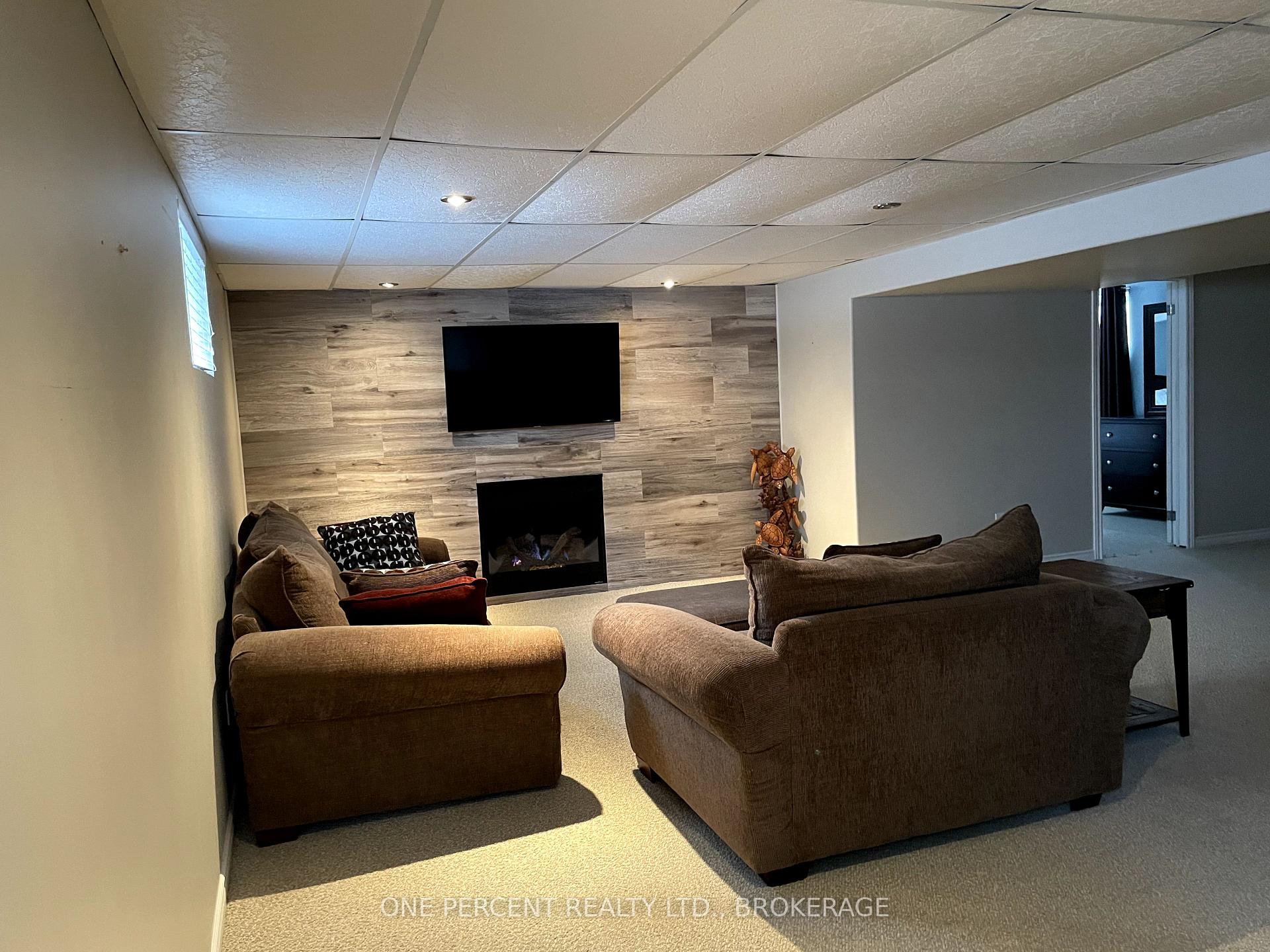 Photo 16 of 135 Speers Boulevard, Loyalist, Amherstview — HOMEH