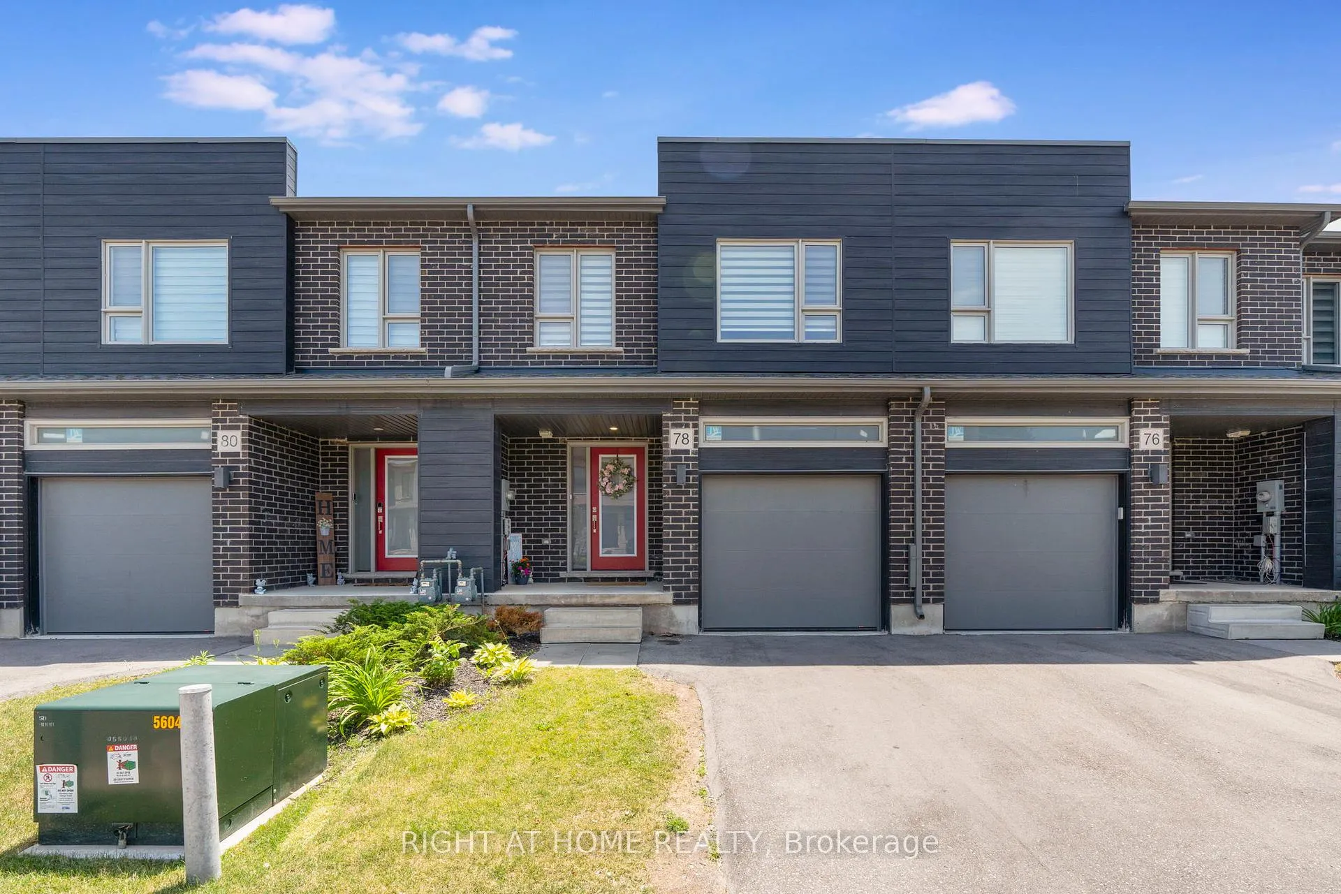 Photo 2 of 78 Pony Way, Kitchener — HOMEH