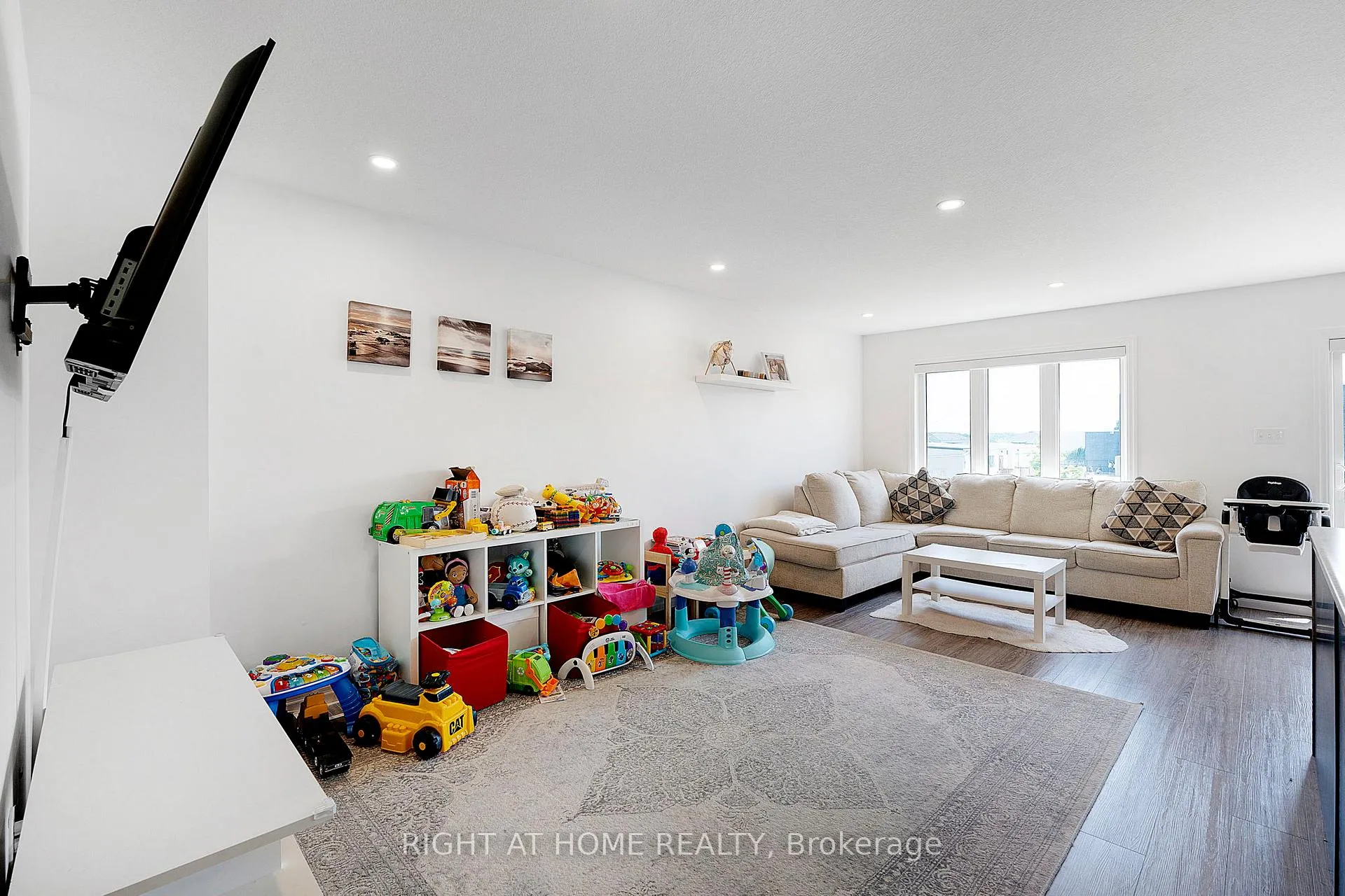 Photo 9 of 78 Pony Way, Kitchener — HOMEH