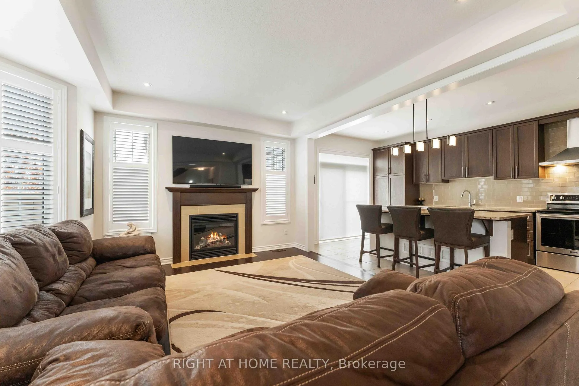 Photo 4 of 369 Autumnfield Street, Ottawa, Kanata - Emerald Meadows/Trailwest — HOMEH